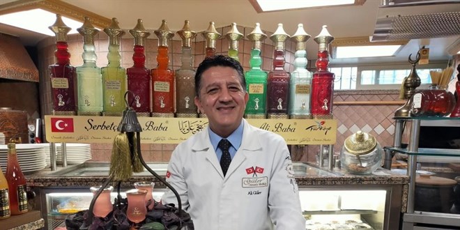 600 yıllık tarifleri tercüme ettirdi, 48 çeşit şerbet üretti