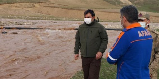 Murat Nehri'ne düşen 5 yaşındaki çocuk kayboldu