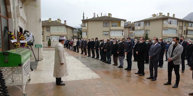 Koronavirüse yenik düşen öğretmen toprağa verildi
