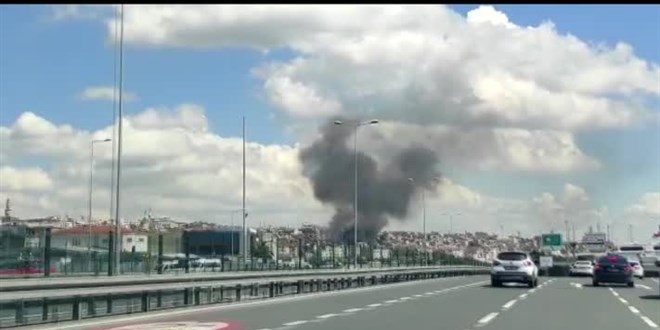 İstanbul Emniyetine ait depodaki yangın kontrol altına alındı