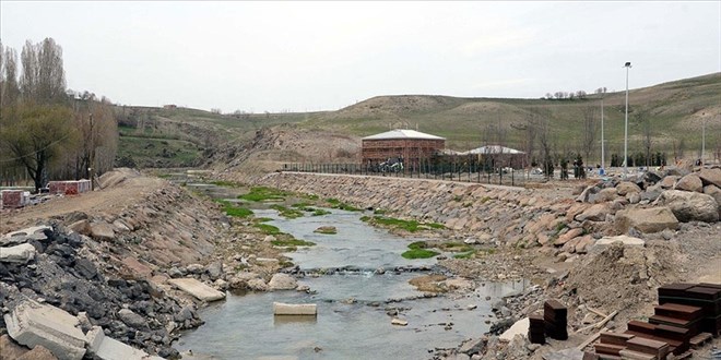 Ahlat'taki Millet Bahçesi'nde hummalı çalışma sürüyor