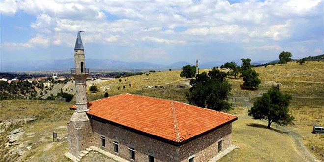 Antik kentteki 6 asırlık cami ibadete açıldı