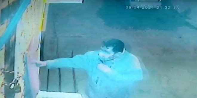 Kuşadası'nda Türk bayrağına çirkin saldırı
