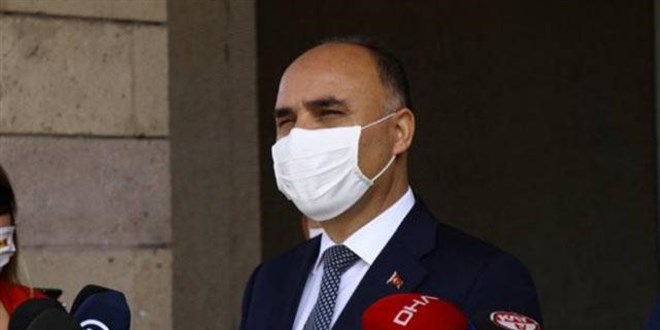 Validen sokağa çıkma kısıtlamasından muaf kişileri uyarı