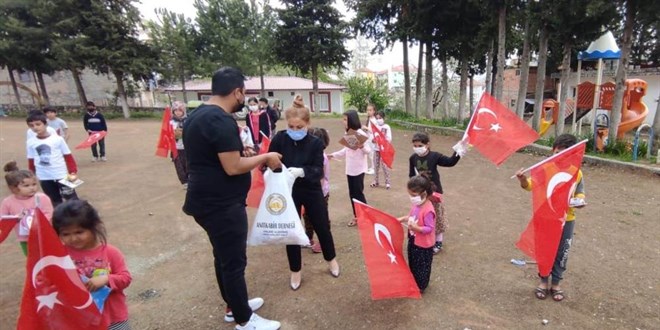 Pervin öğretmen köy çocuklarına umut oluyor