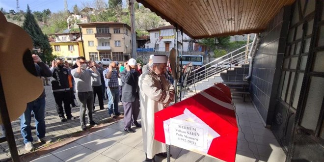 Kanserden vefat eden polis memuru son yolculuğuna uğurlandı