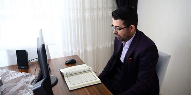 Kayserili imam ramazan ayında evlere çevrim içi misafir oluyor