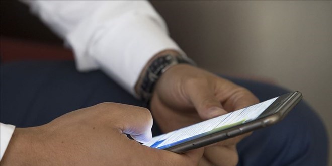 Cep telefonuna program indirdi, 234 bin lirayı dolandırıcıya kaptırdı