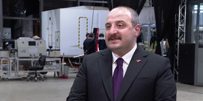 Bakan Varank, savunma sanayisine güç katacak İTÜ Kavitasyon Tüneli'ni inceledi