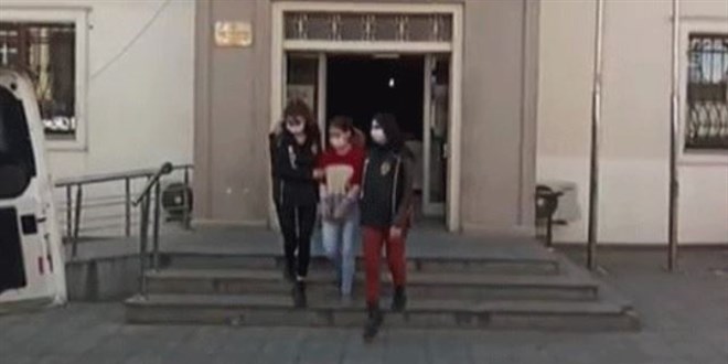 Kreş öğretmeni, komşusu olan yaşlı kadını bilezikleri için yaktı