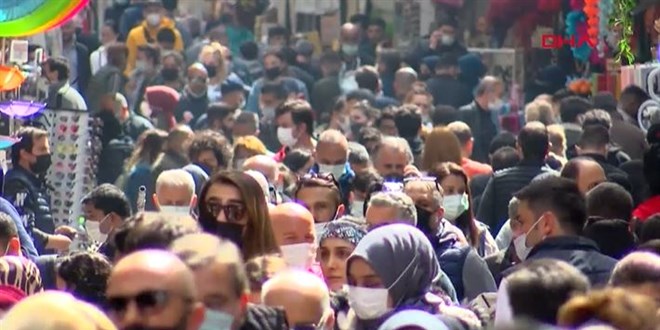 Tam kapanma öncesi Eminönü'ne akın ettiler