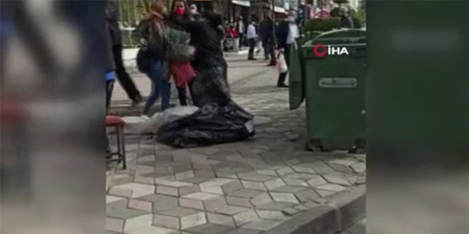 Başkent'te kadınların kavgasını onlarca erkek ayıramadı
