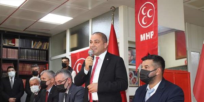 Y Partili le Bakan ve 134 kii istifa edip MHP'ye katld