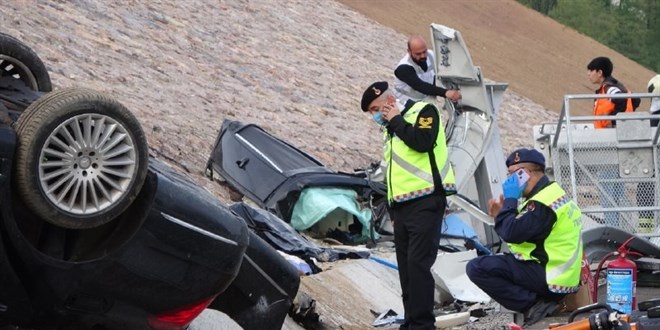 Kazakistan Fahri Ba�konsolosu ve e�i kazada hayat�n� kaybetti