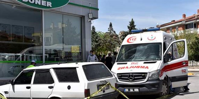 Tedavisi biten hastay evine gtren ambulans kaza yapt: 2 yaral