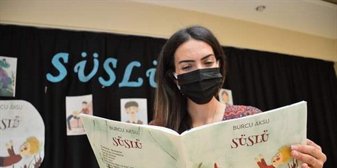 Çok sevdiği öğrencisini masal kitabının kahramanı yaptı, yarışmada dereceye girdi