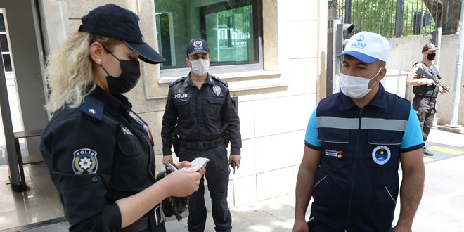 ATM'nin 13 bin lira fazla verdii ii, paray polise teslim etti