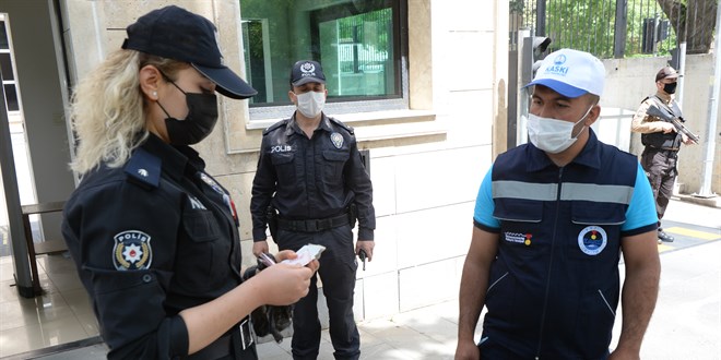 ATM'nin 13 bin lira fazla verdiği işçi, parayı polise teslim etti