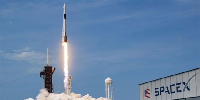 SpaceX astronotlarının Dünya'ya inişi 1 Mayıs'a ertelendi