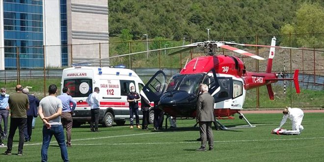 Ambulans helikopter Kovid-19 hastas� kad�n i�in havaland�
