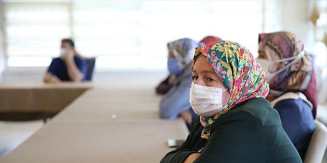 Diyarbakr anneleri, kapanma nedeniyle oturma eylemini otelde srdrd
