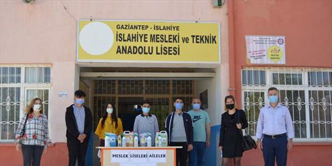 Öğrenciler okulda üretip ihtiyaç sahibi ailelere dağıttı