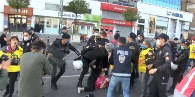 Valilik: İzinsiz Taksim'e çıkmak isteyen 212 kişi gözaltına alındı