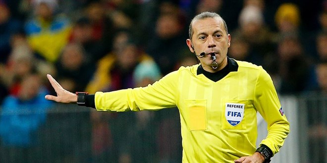 Cüneyt Çakır, kariyerinin başından beri başarıda süreklilik yakalamaya çalıştığını belirtti