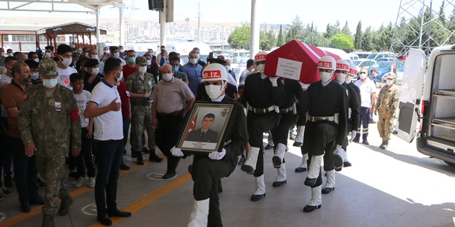 Astsubay tarafından vurulan Uzman Onbaşı toprağa verildi