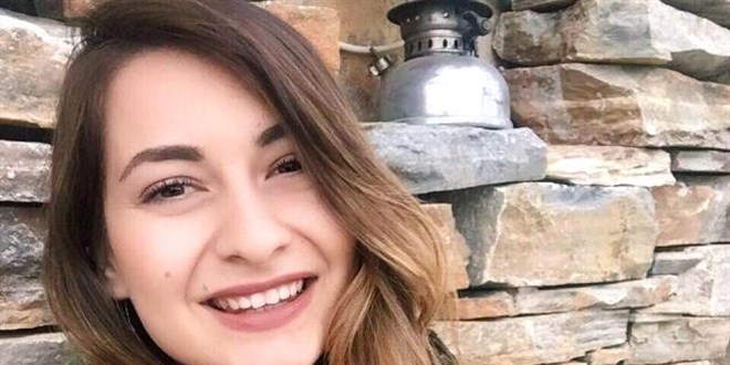 Esra öğretmen ders anlatırken beyin kanaması geçirdi
