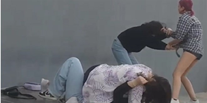 Fenomen olmak için dövdükleri çocukların videosunu çektiler