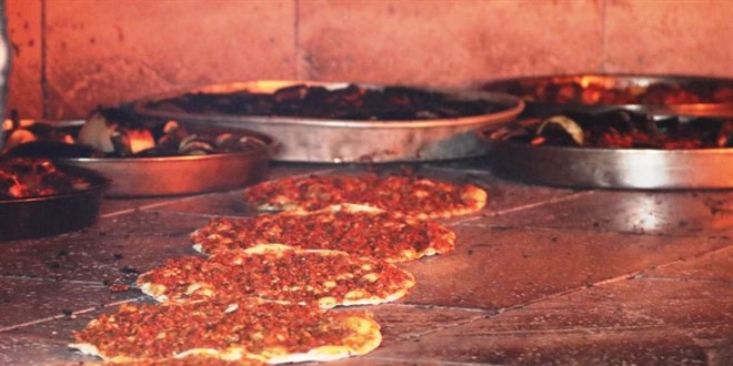Şanlıurfa'nın taş fırınlarında pişen lezzetleri sofraları süslüyor
