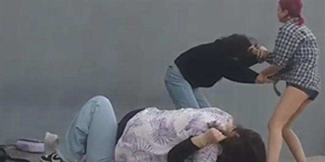 İki kızı darbedip görüntülerini çeken iki çocuk gözetim altına alındı