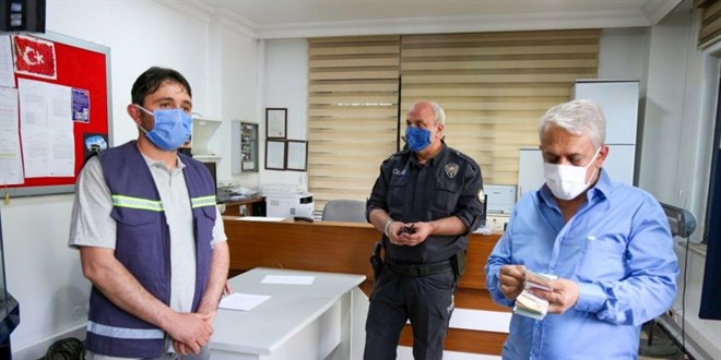 Temizlik görevlisinin bulduğu 10 bin lira sahibine teslim edildi