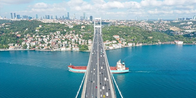 Türk boğazlarından 3 ayda 19 bin 673 gemi geçti