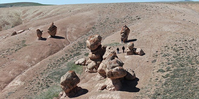 Sivas'ta ilgin kayalar grenleri artyor