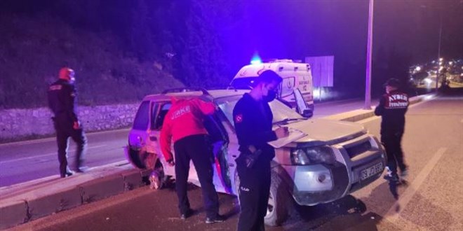 Alkollü sürücü polis noktasına daldı, polisler kıl payı kurtuldu