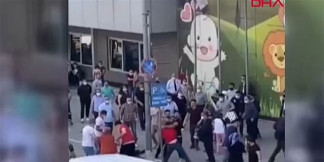 Esenler'de taksicilerin müşteri alma kavgası kamerada