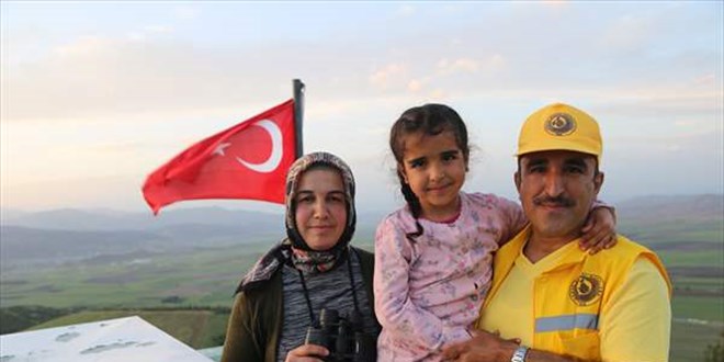 Beş ilin ormanlarına ailecek göz kulak oluyorlar