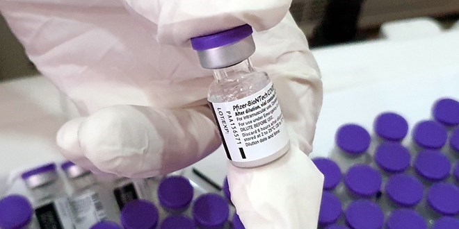BioNTech CEO'su Şahin: Aşının yeni bir versiyonu geliştiriliyor