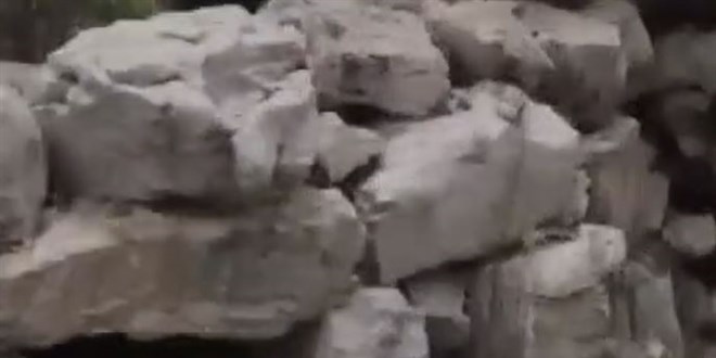 Mehmetçik'in terörden temizlediği mağaralar kamerada