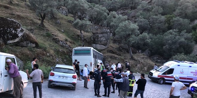 Aydın'da işçileri taşıyan midibüs kaza yaptı: 14 yaralı