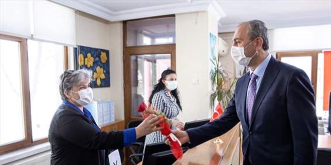 Bakan Gül: Noterliklerle ilgili işlemleri artırıcı kalemler üzerinde çalışılıyor