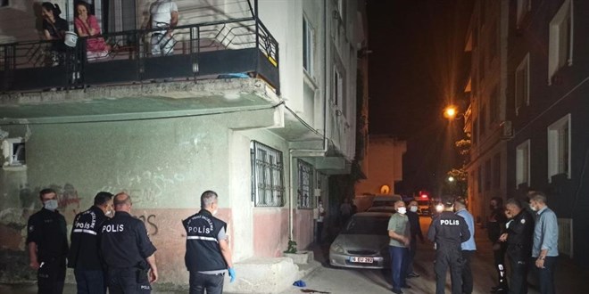 Bursa'da silahl kavgada 1'i polis iki kii yaraland