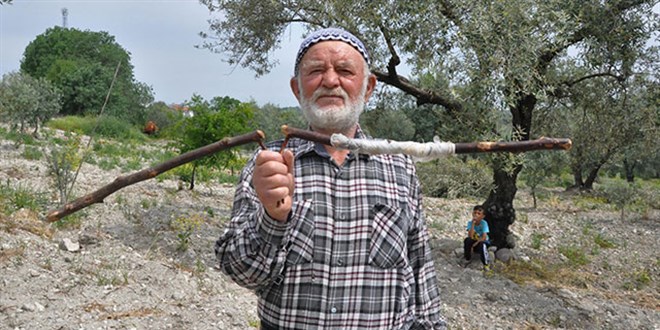Dal parçasıyla yer altı sularını metresine kadar buluyor