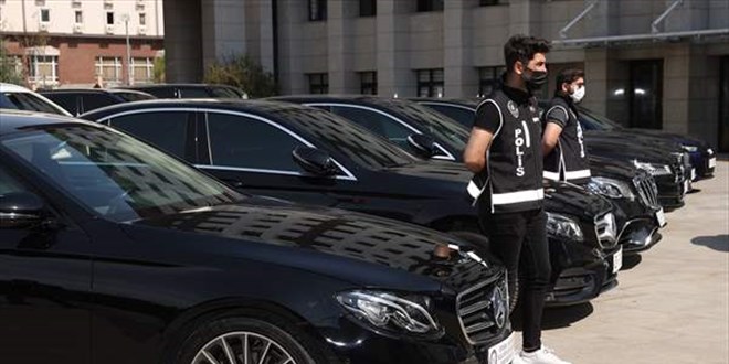 9 ilde kaçak lüks otomobil operasyonu: 24 otomobile el konuldu
