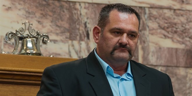 Dokunulmazlığı kaldırılan ırkçı Yunan vekil ülkesine iade edilecek