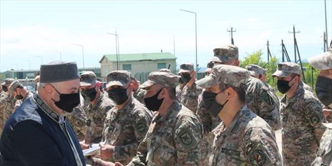 Grcistan Savunma Bakanlndan Mslman askerlere Kur'an hediye etti