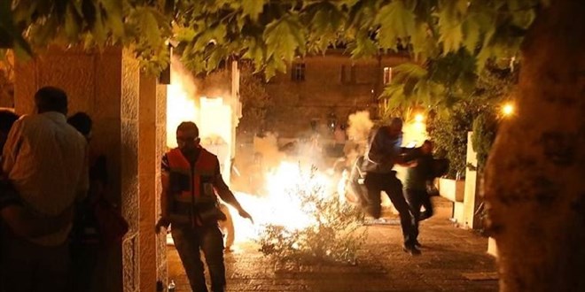 Mescidi Aksa ve evresinde srail polisinin saldrlar sonucu 90 kii yaraland