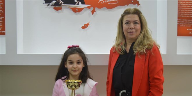 Matematikte 4 dünya birinciliği Elif Zeynep'ten